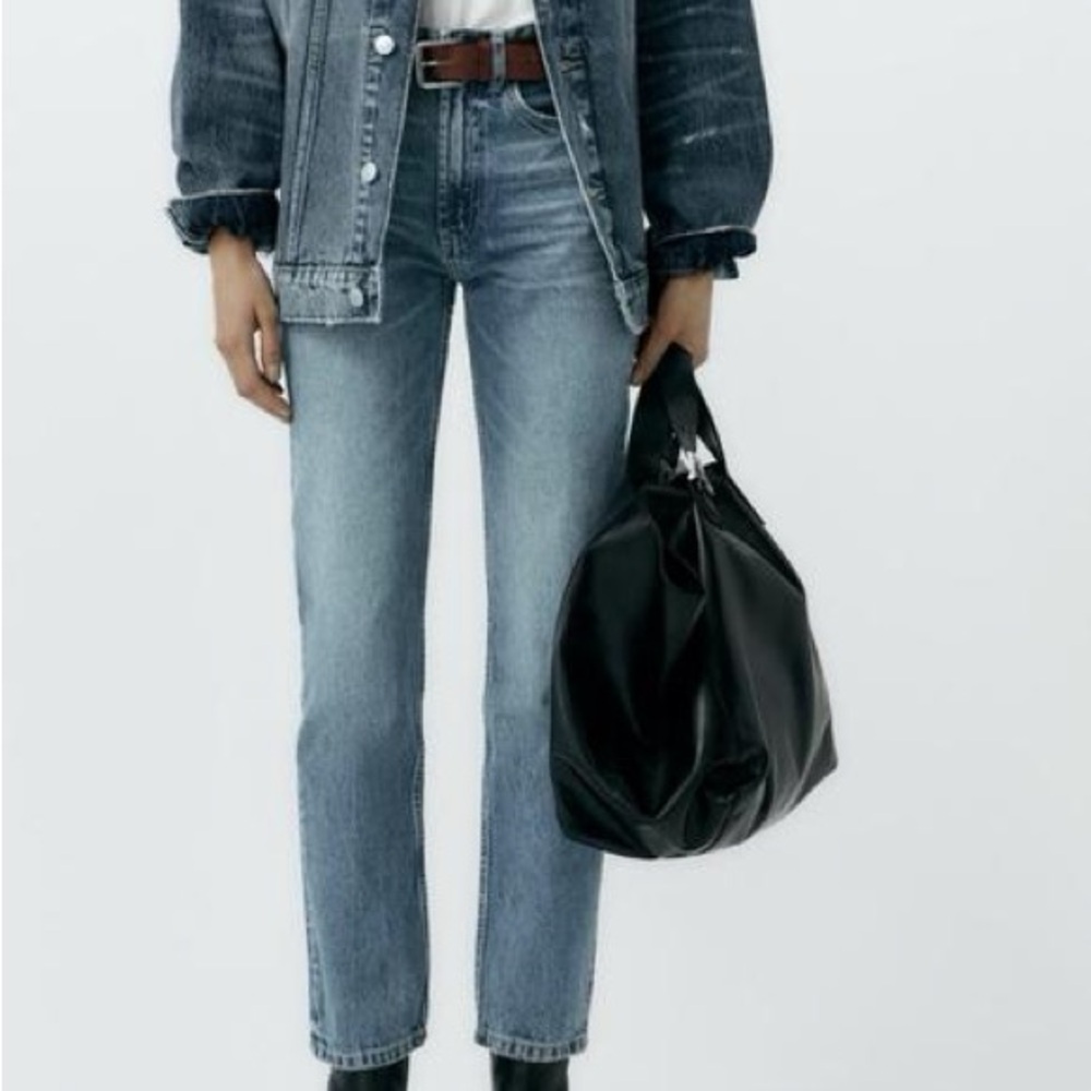 Zara US Size 2 Light Wash High Waisted Straight Leg Jeans